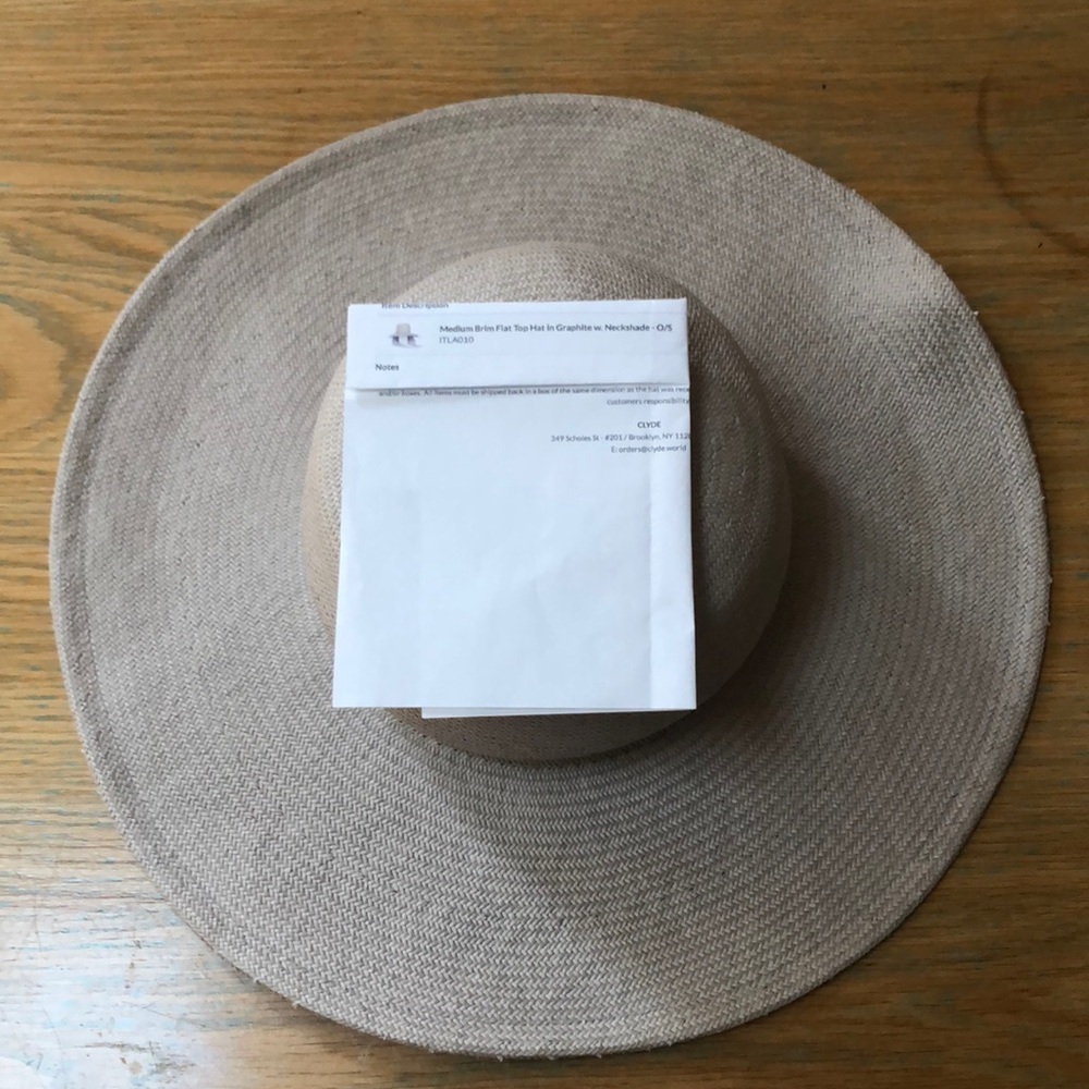 Clyde Medium Brim Flat Too Hat in Graphite with neck shade EUC